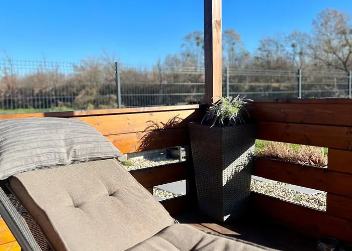 Letniskowy Z Jacuzzi Nad Rzeka Bzura Zukow (Sochaczew)